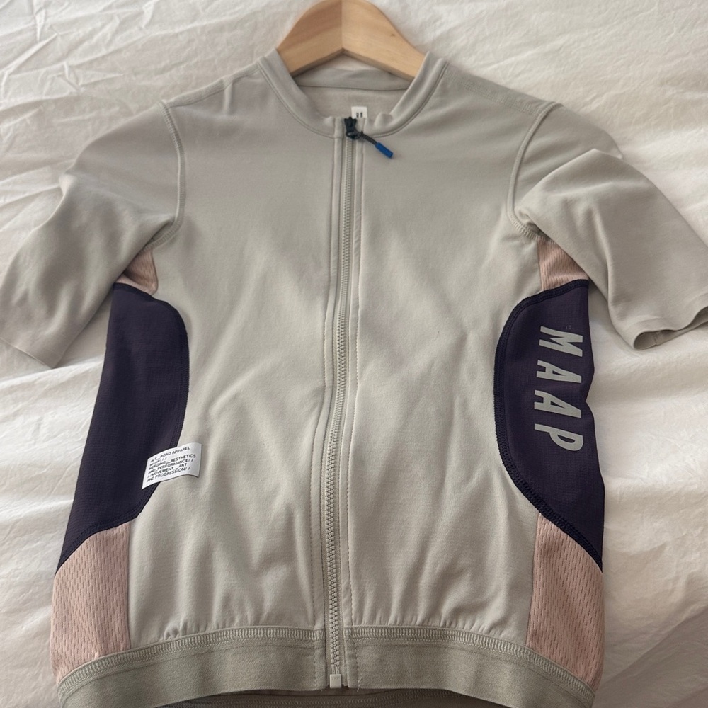 MAAP Alt Road Cycling Jersey in Gray and Pink